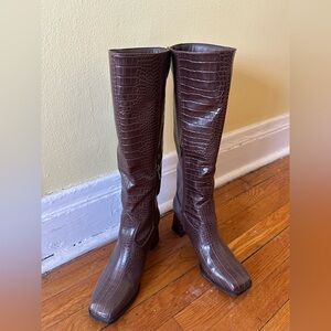 Elegant Brown Croc-Embossed Heeled Boots